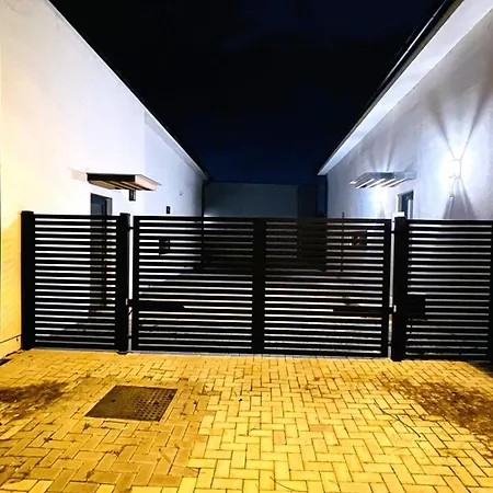 House Flow, 3 With Terrace, Free 2 Parking Apartment *