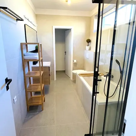 House Flow, 3 Room, Free 2 Parking * 브라티슬라바