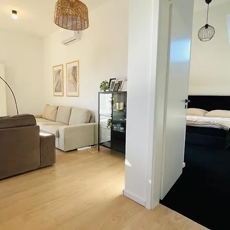 House Flow, 3 Room, Free 2 Parking 아파트 브라티슬라바