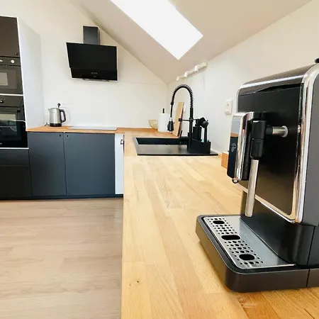 House Flow, 3 Room, Free 2 Parking * 브라티슬라바