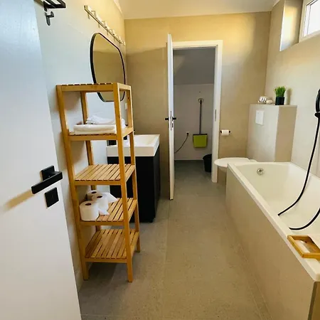 Apartment House Flow, 3 With Terrace, Free 2 Parking *