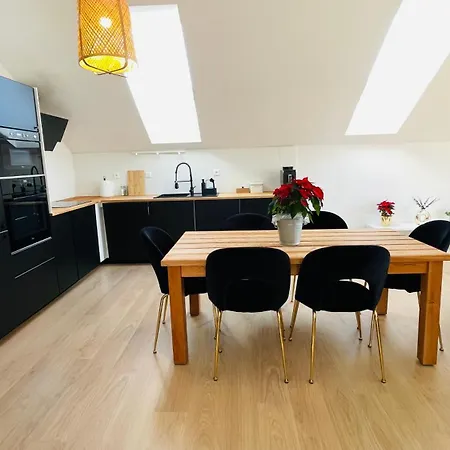 House Flow, 3 Room, Free 2 Parking 아파트 브라티슬라바