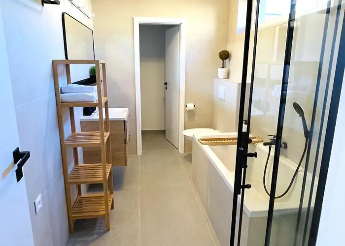House Flow, 3 Room, Free 2 Parking * ברטיסלאבה