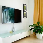 House Flow, 3 Room, Free 2 Parking Apartament Bratysława