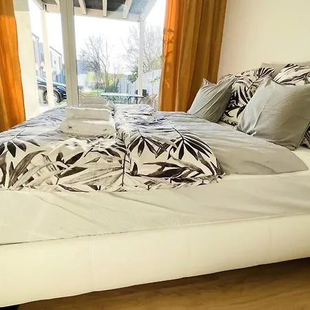 House Flow, 3 Room, Free 2 Parking Братислава