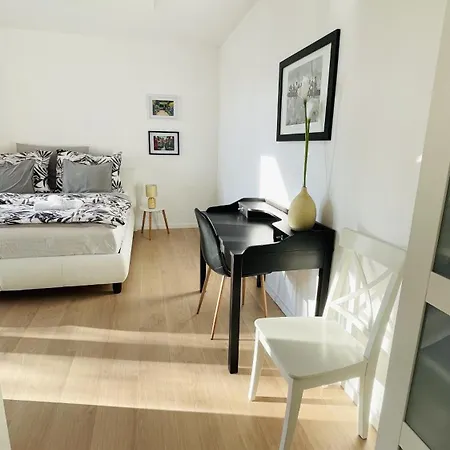 House Flow, 3 Room, Free 2 Parking Братислава