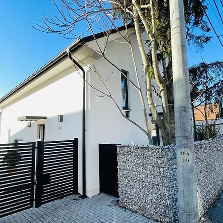 House Flow, 3 Room, Free 2 Parking Апартаменты *