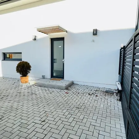 House Flow, 3 Room, Free 2 Parking * Братислава